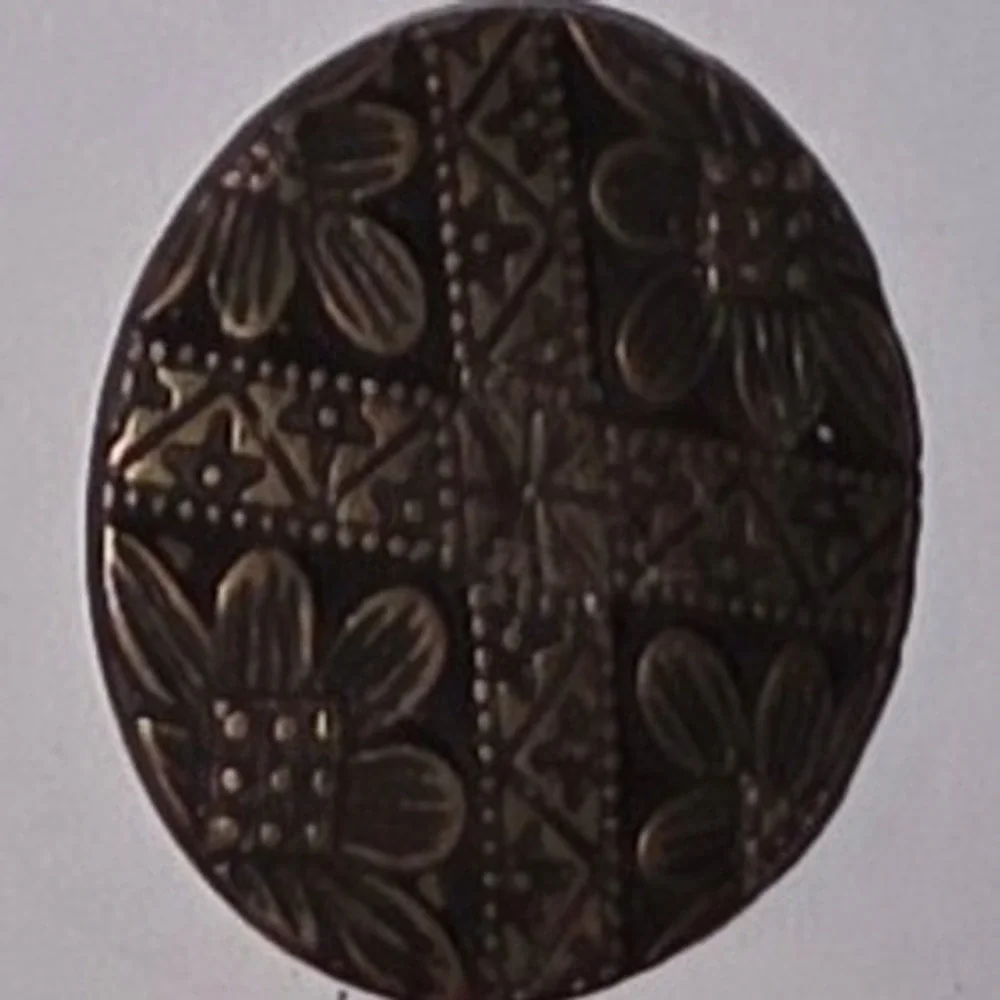 La Mode Buttons Antique Gold Filigree Floral Italy 7/8 and 3/4 Inch 4 Cards